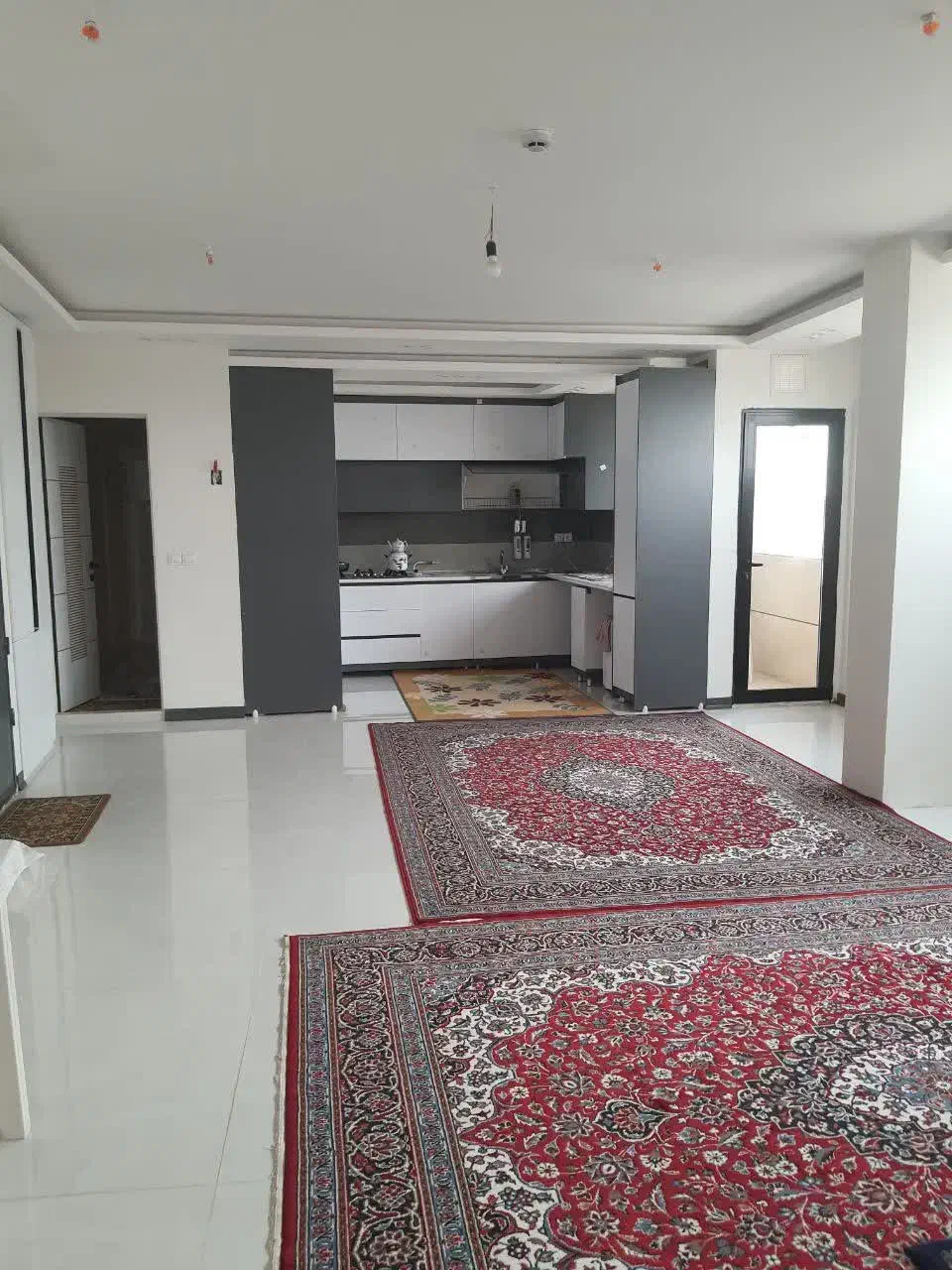 اپارتمان رباط 3طبقه 5صفر دوخواب