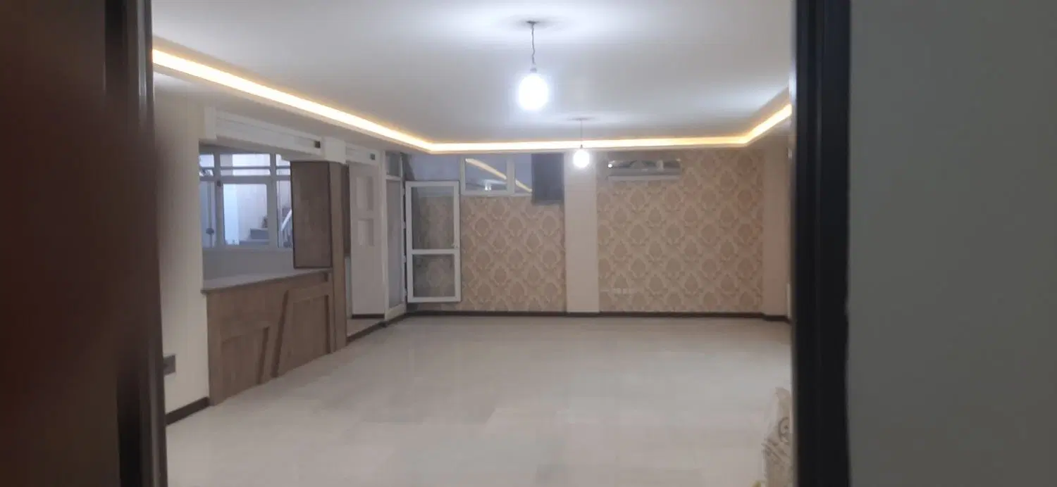 یک آپارتمان زیر زمین مسکونی