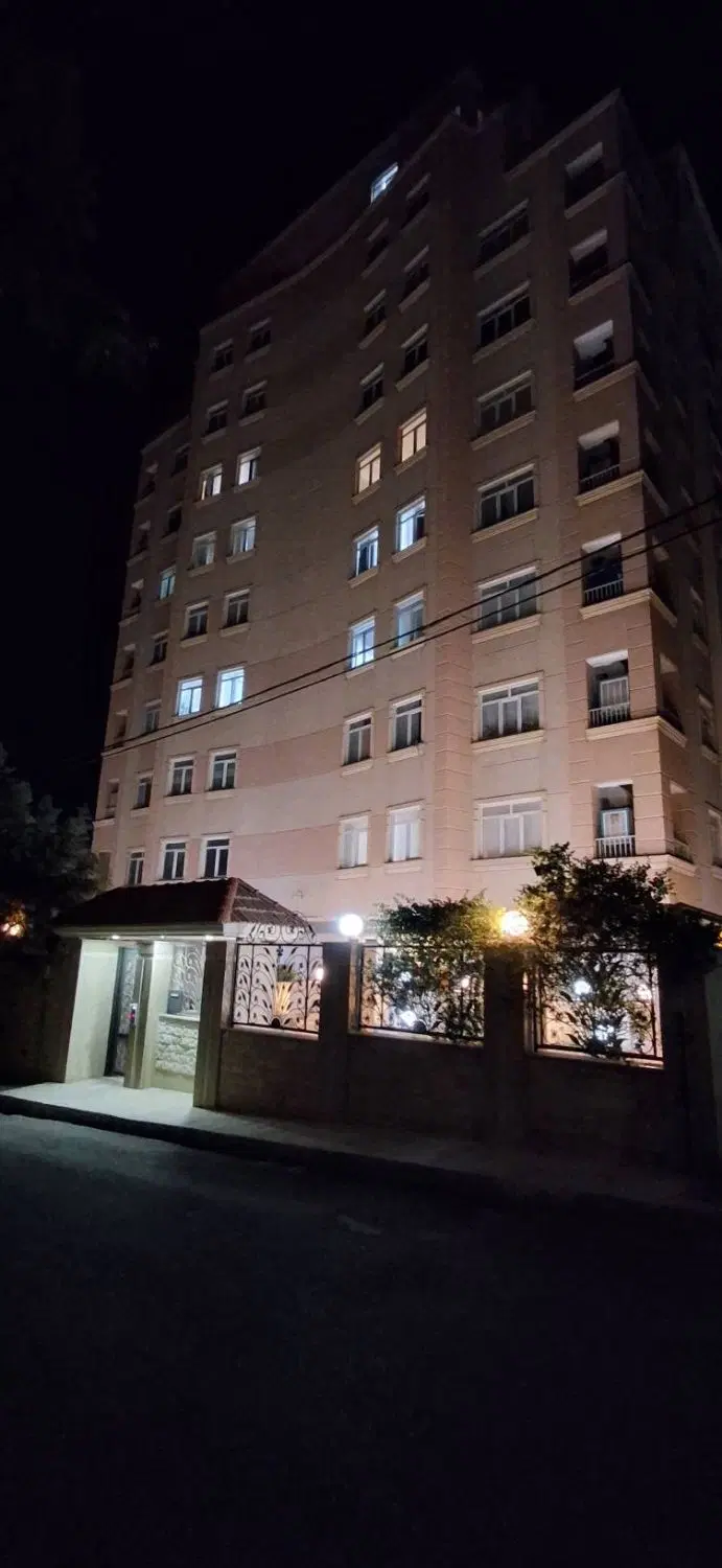 فروش آپارتمان ۱۰۰ برج باران فاز ۱ نوساز مهستان