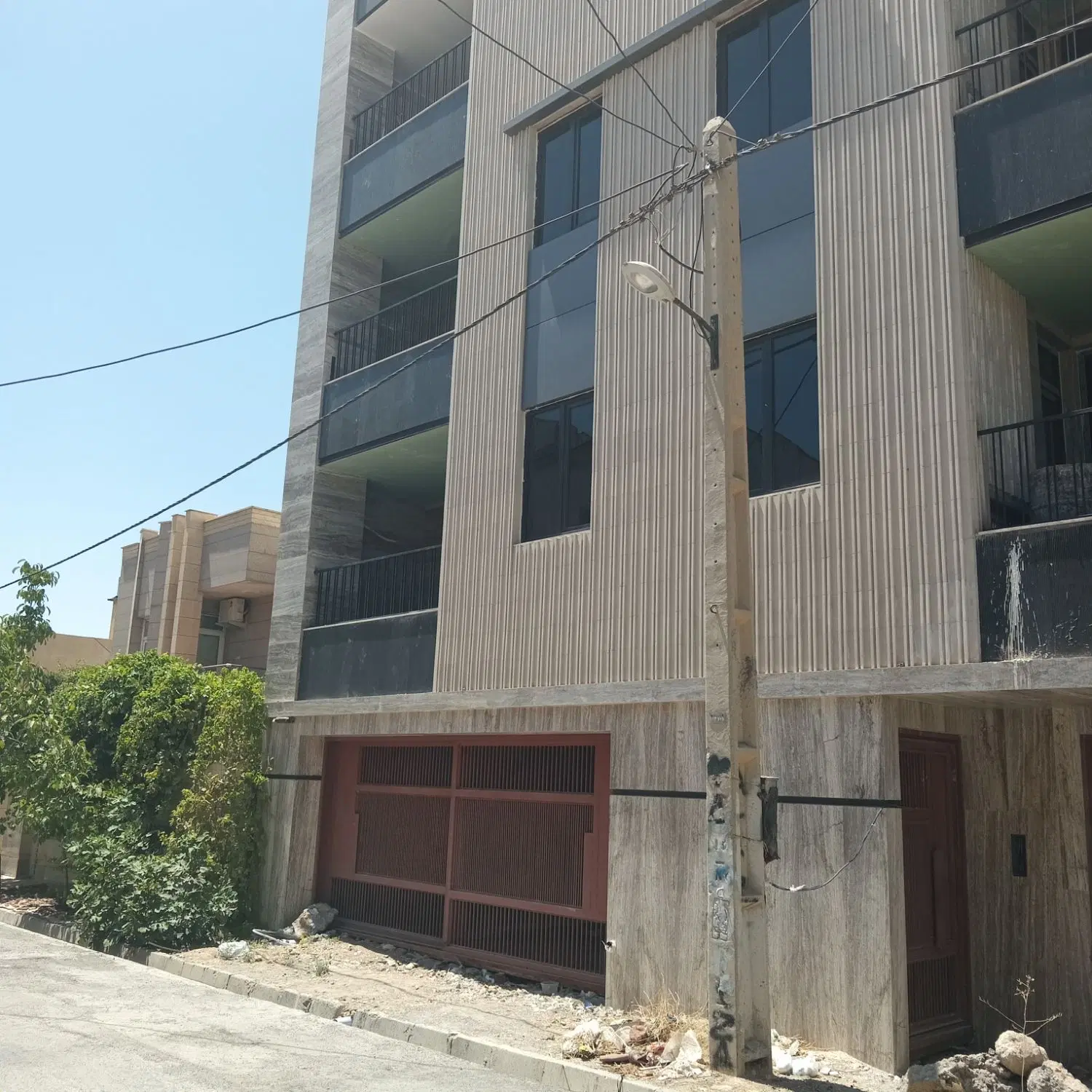 واحد۱۱۸متری شیک نام دنانان