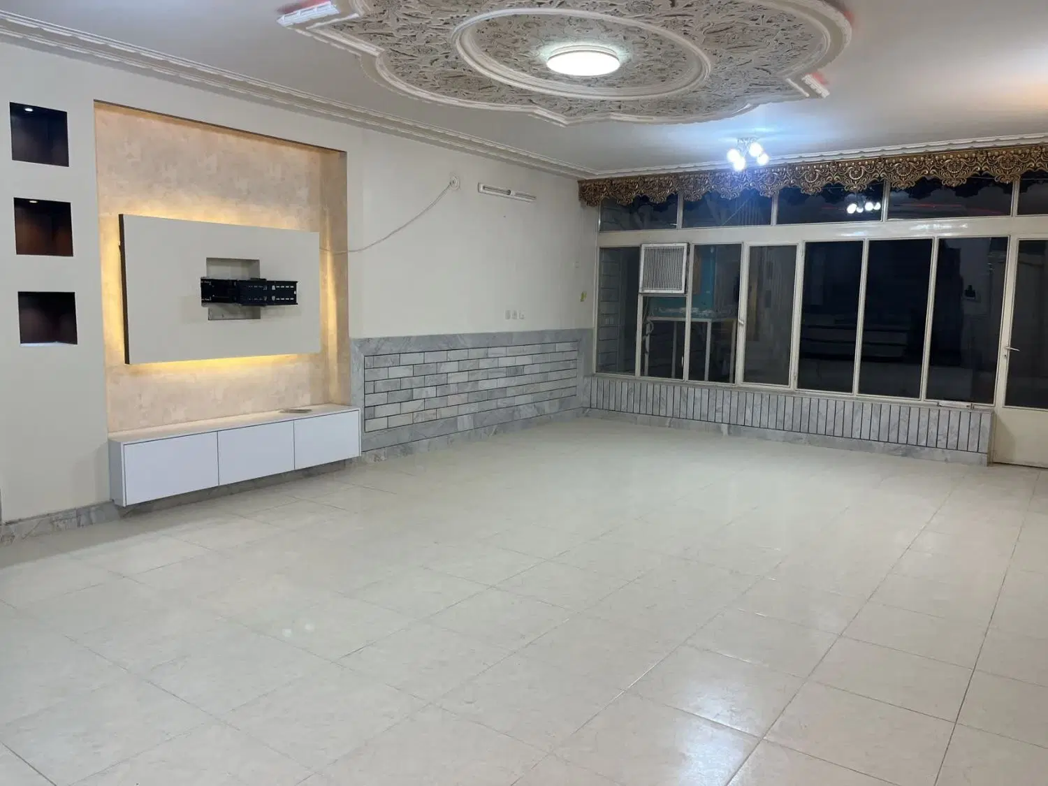 واحد آپارتمان تک خوابه با حیاط اختصاصی 90 متری