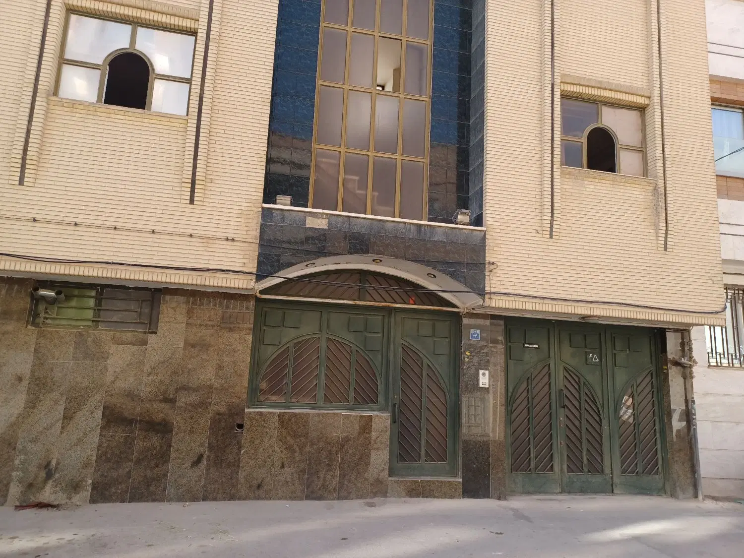 ویلایی ۲۶۷ متری دوکله خ باهنر خ هدایت ۲۲ میلیارد