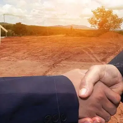 زمین ۵۰ متری تجاری در خیابون ۲۰متری.