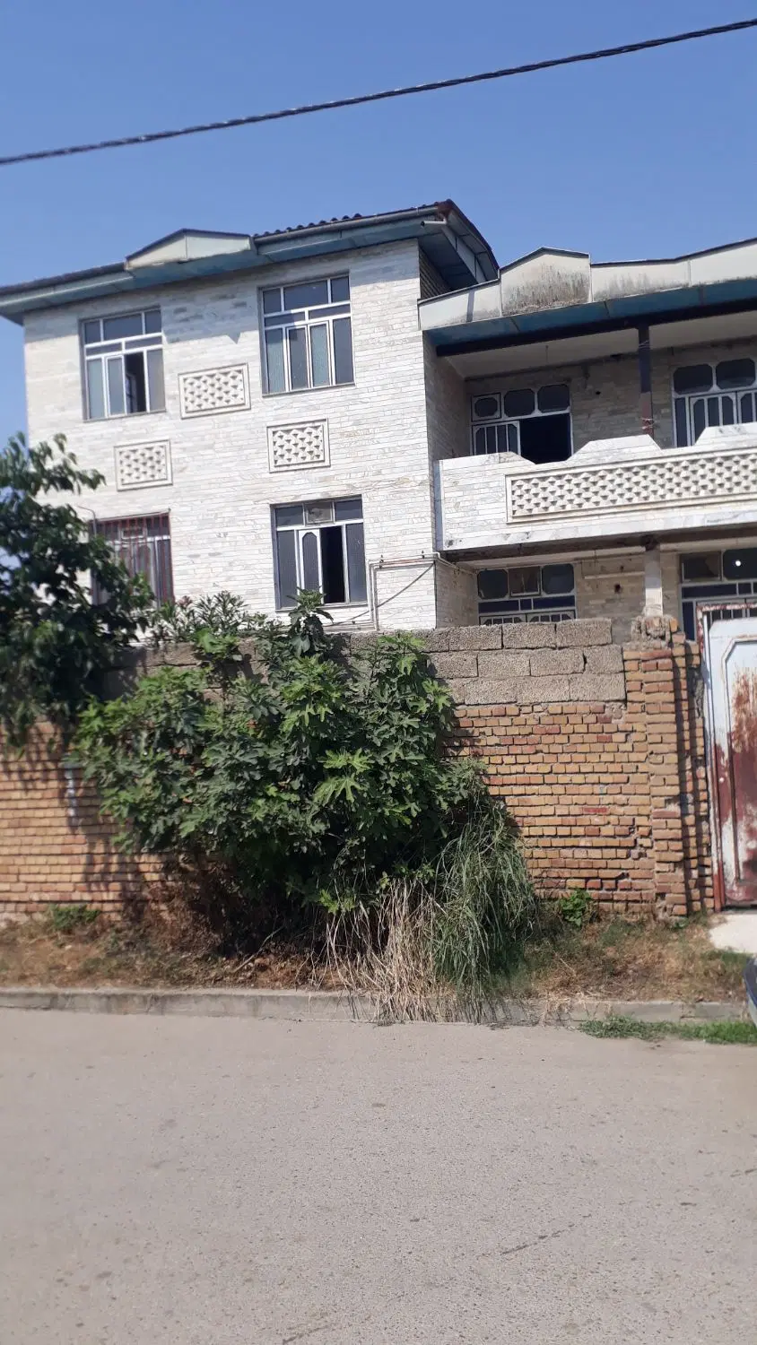 خونه ویلایی دوطبقه نماسنگ.حیاط بزرگ.موزاییک..