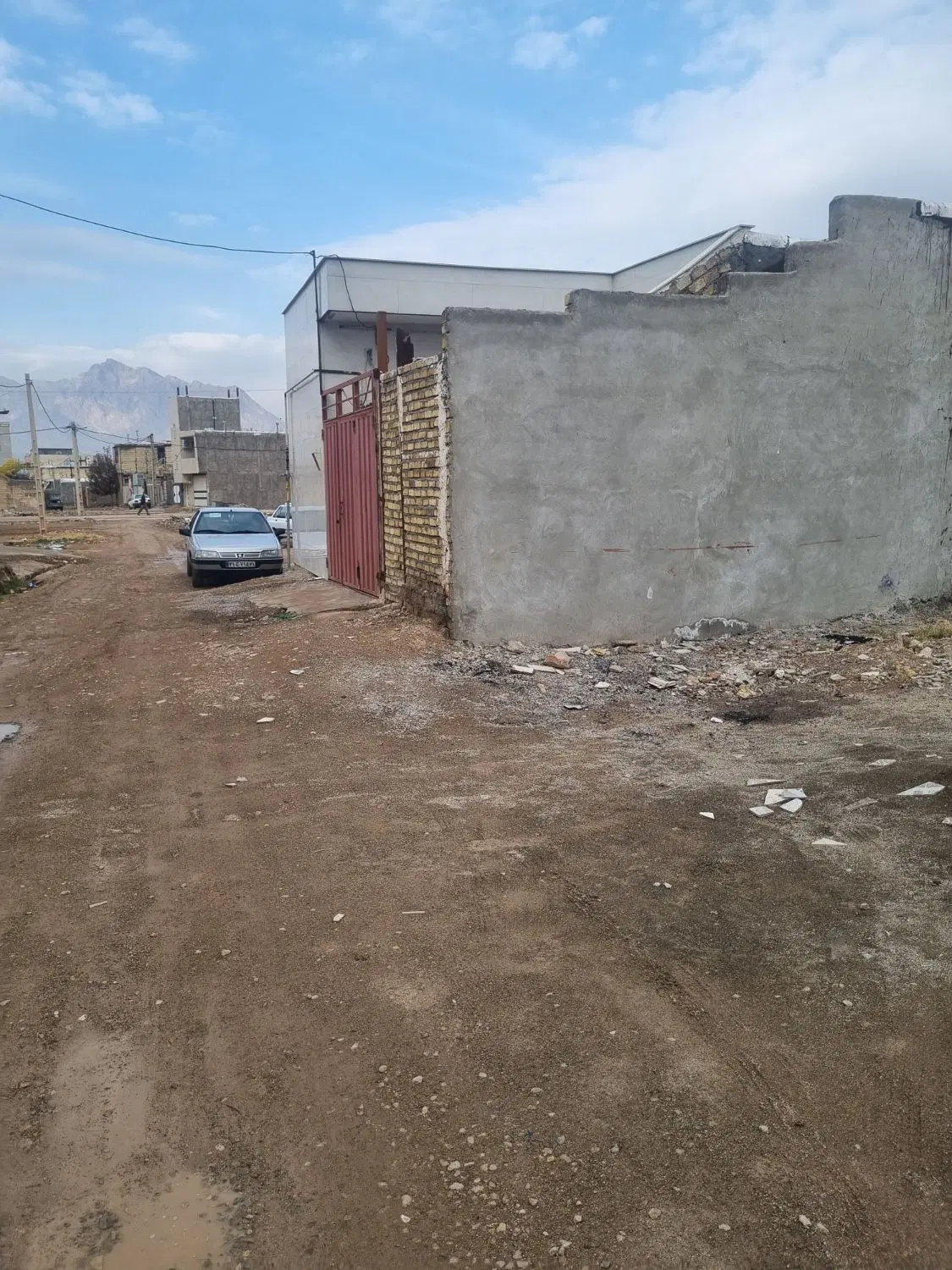زمین ۱۰۵متر سرابیاس روبه روی آسمان یکم