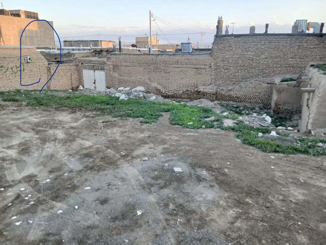 زمین در بینالود