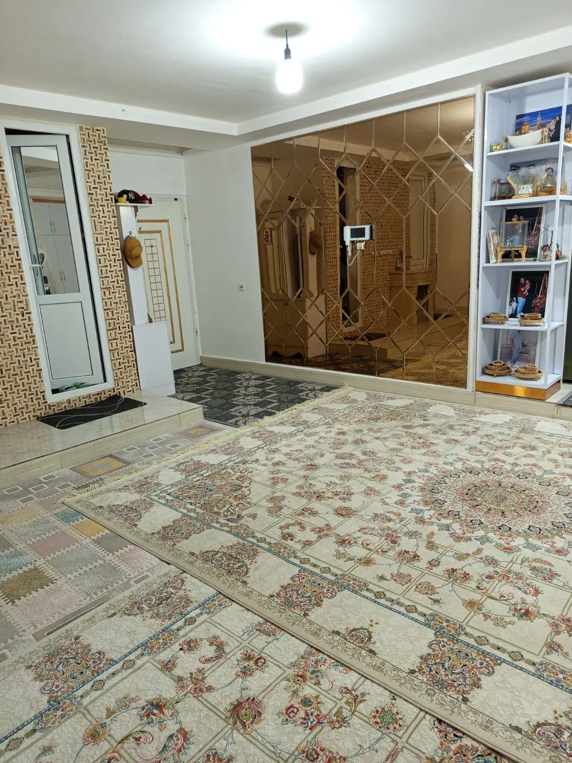 فروش منزل تک خوابه هفتاد و پنج متری
