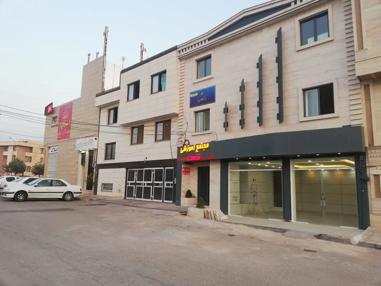 ویلایی دوطبقه با دودهنه مغازه بلوار حافظ