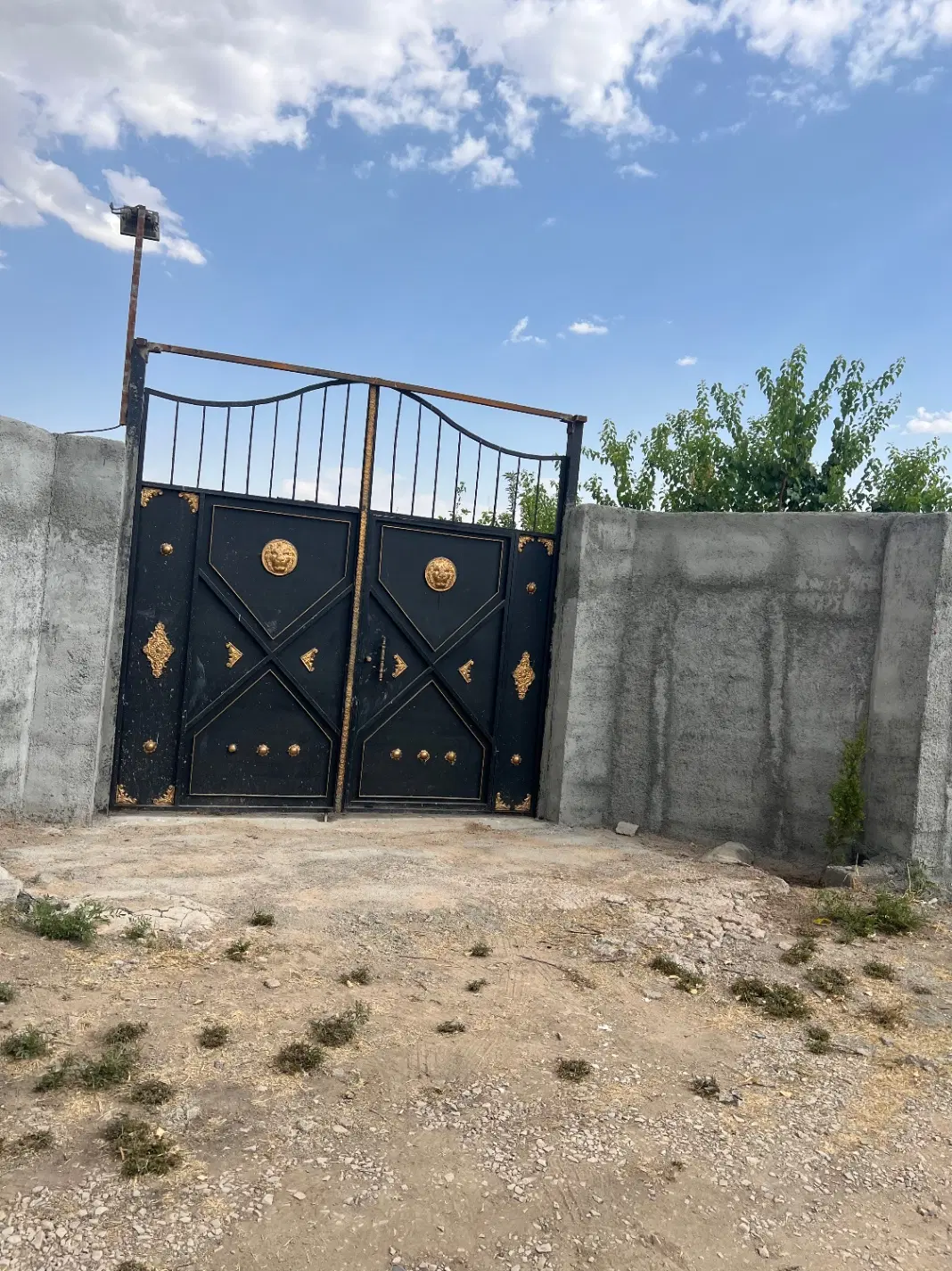 باغ ۵۰۰متری جاده سنندج (پیرحیاتی )