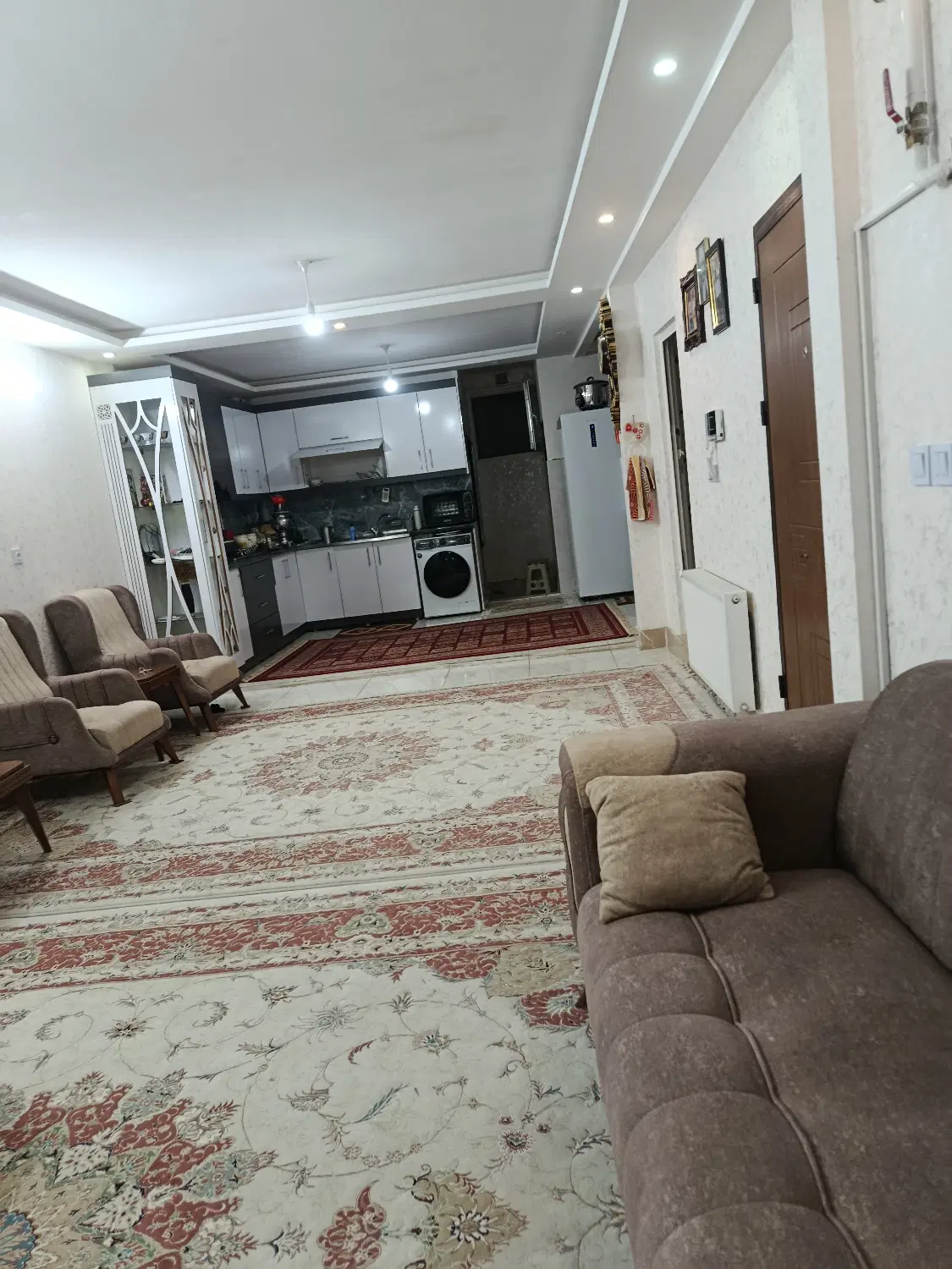 ۹۰متر آپارتمان طبقه سوم هدایت