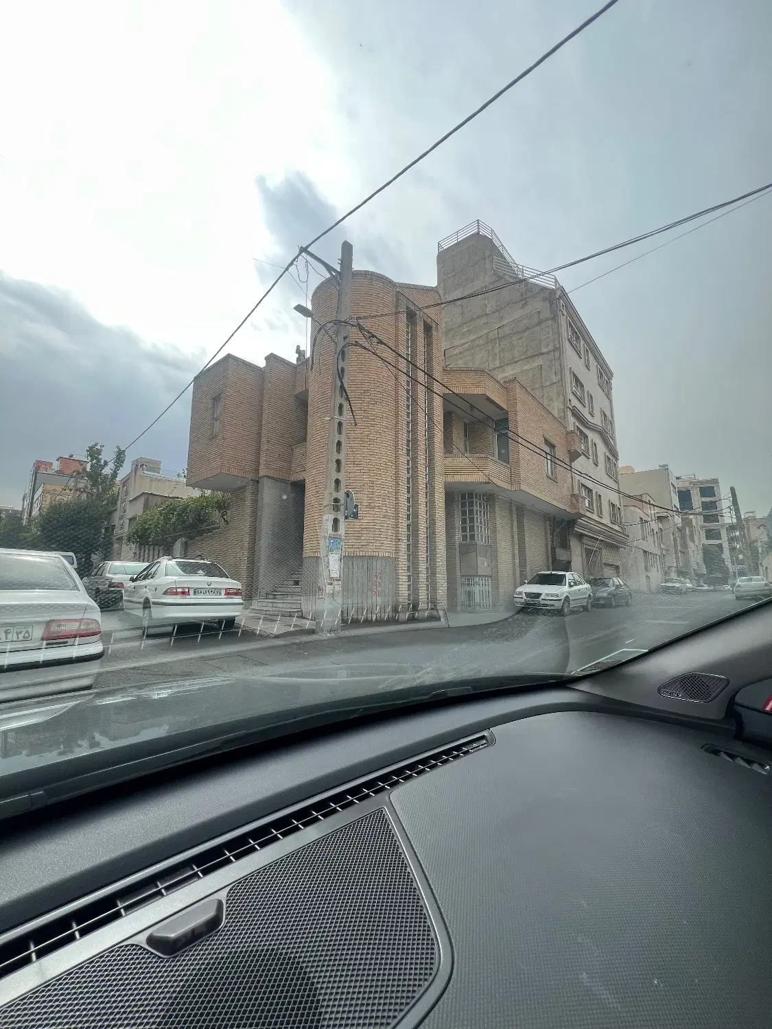 ملک مسکونی تجاری بر خیابان سالاری