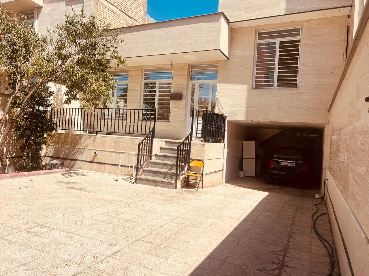 یک طبقه دربست