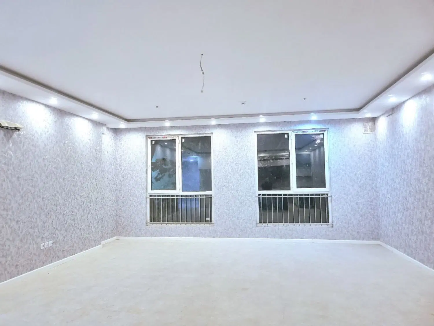 ۱۱۰متری _هنرستان۳۳_آسانسور_پارکینگ اختصاصی_