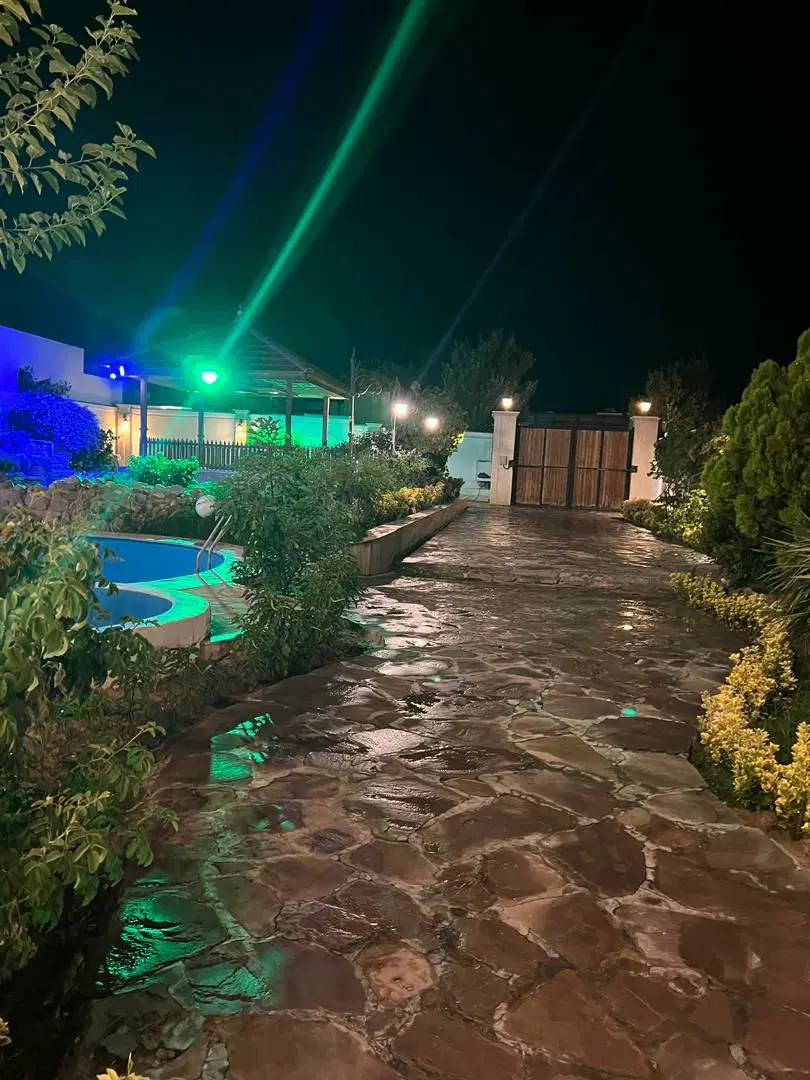 ویلا اجاره ای باغ استخر دار با آبگرم جاده شاندیز