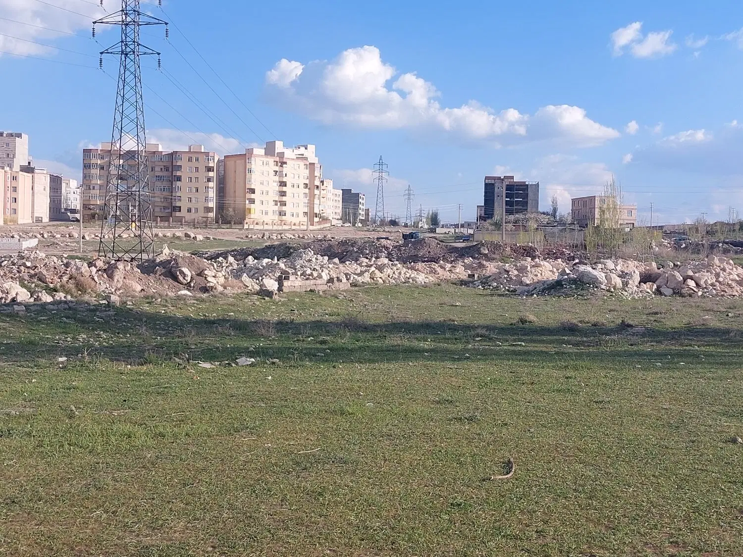زمین پشت مجتمع جانبازان کارشناسان