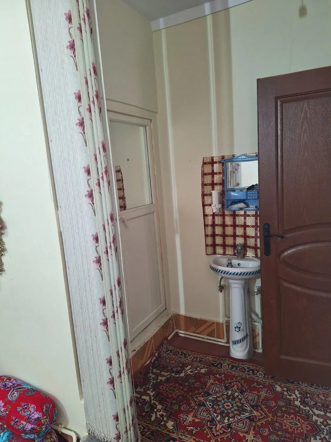 یک باب حیاط ۵۰متری حیدر اباد۱۵۰رهن ۳میلیون اجاره