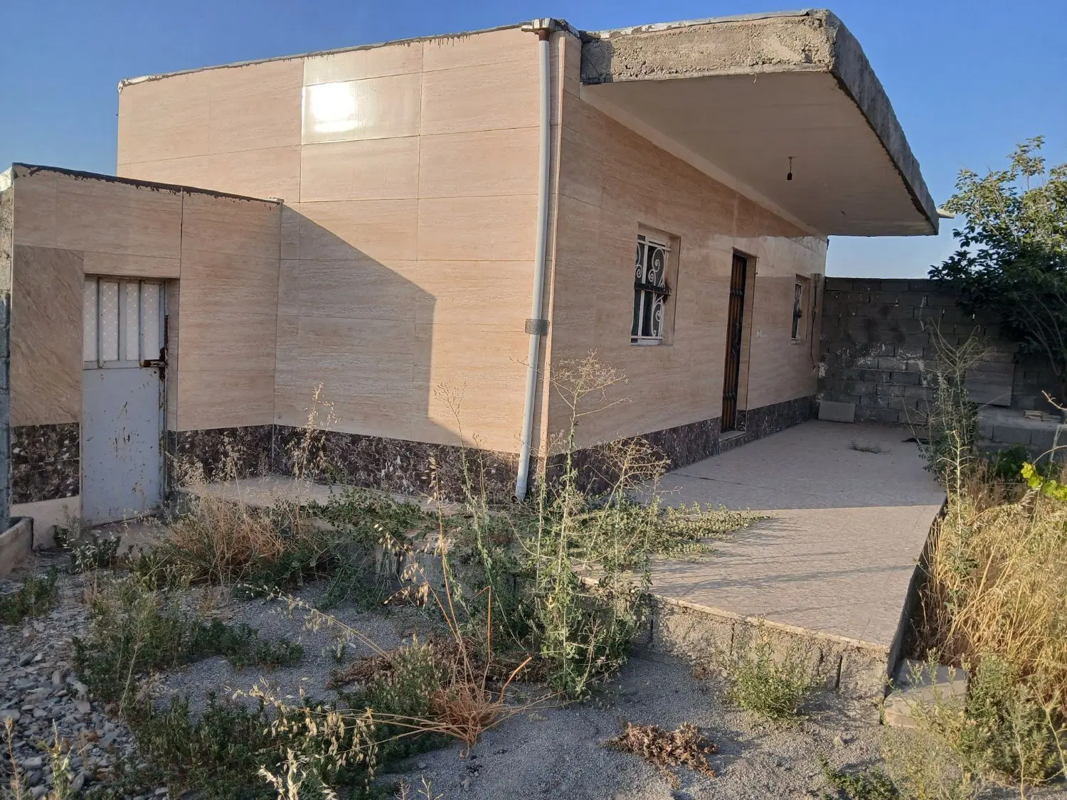 زمین چهار دیواری