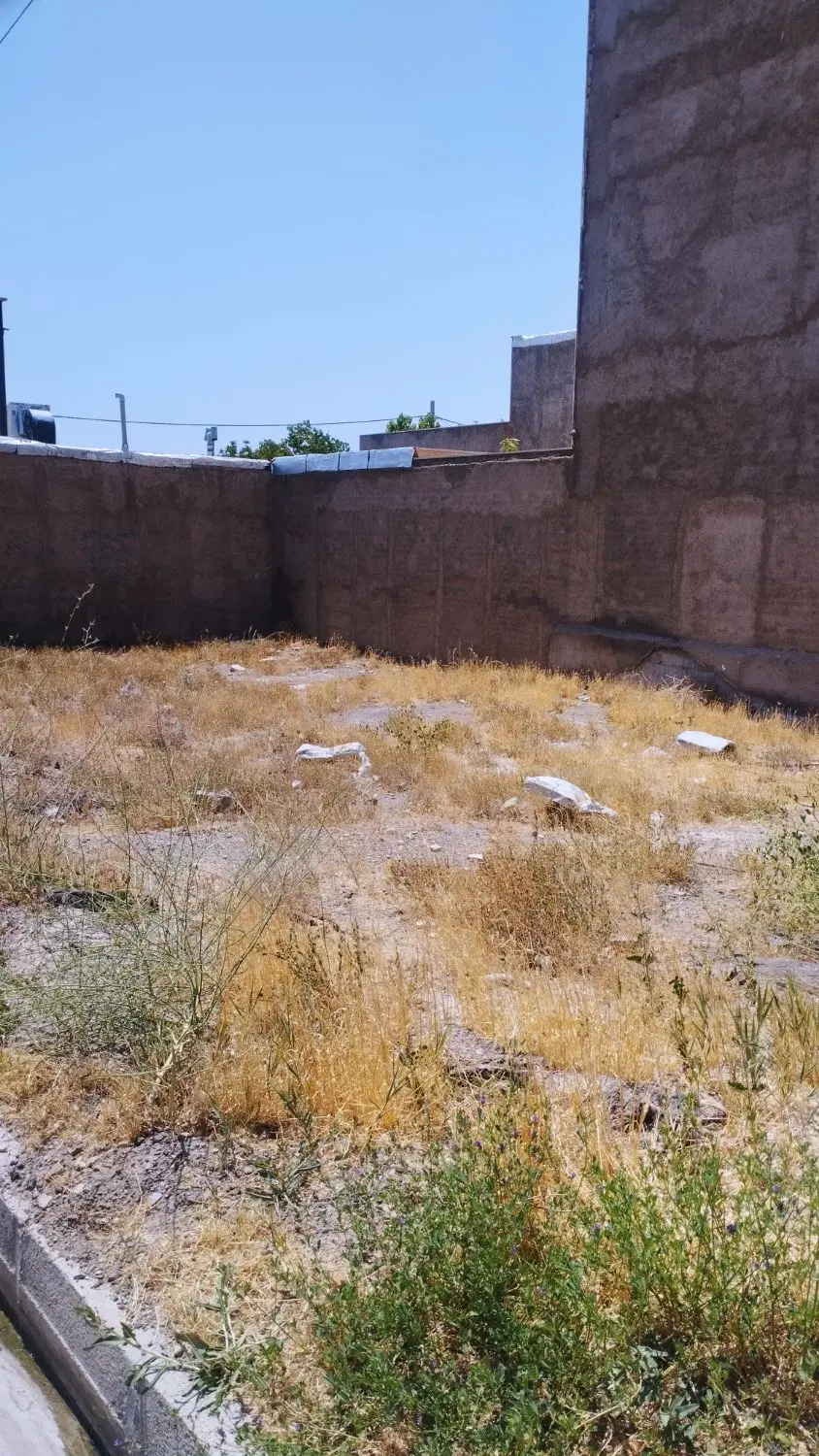 200متر زمین  دو نبش