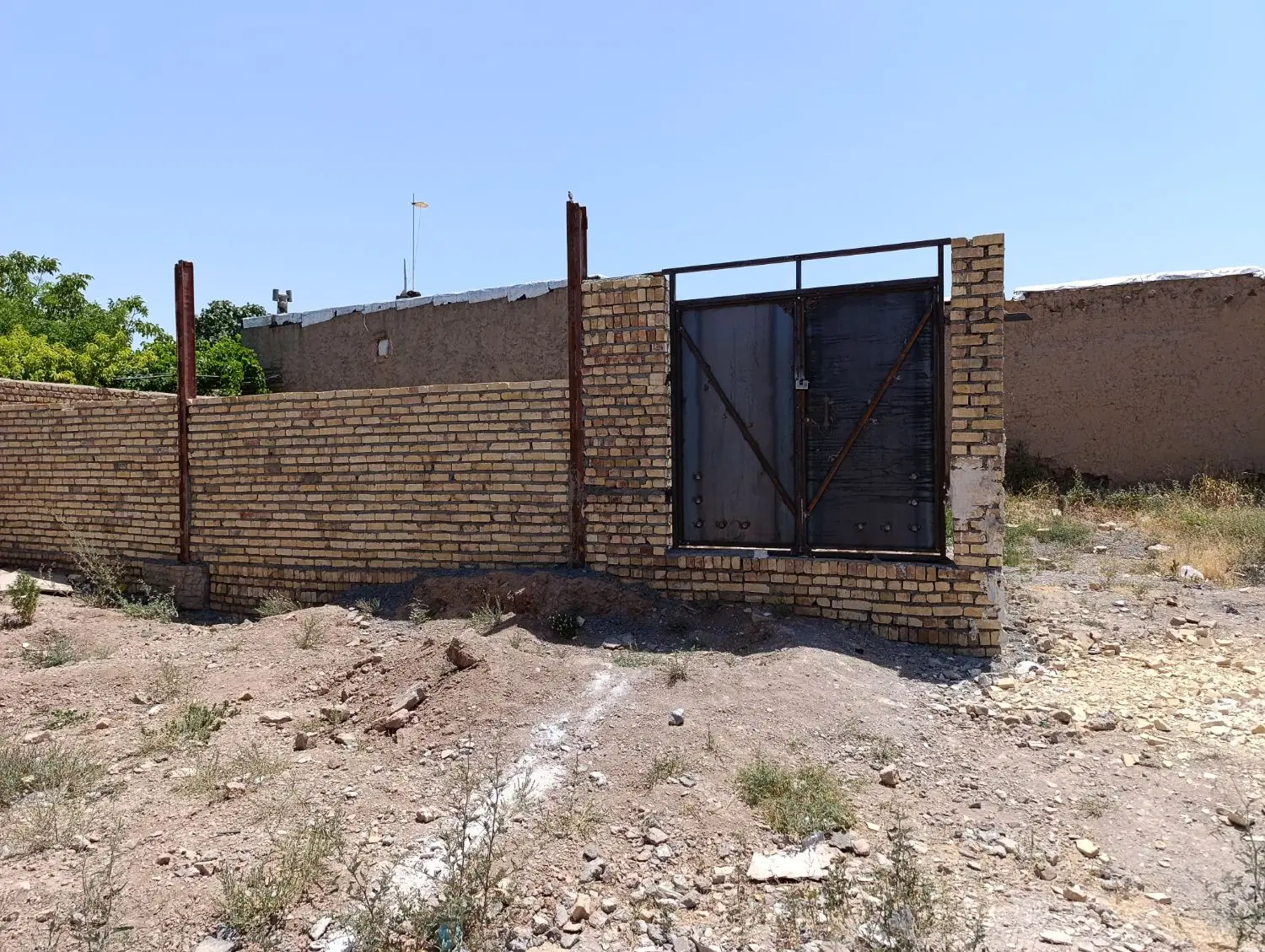 زمین نیمه ساخت