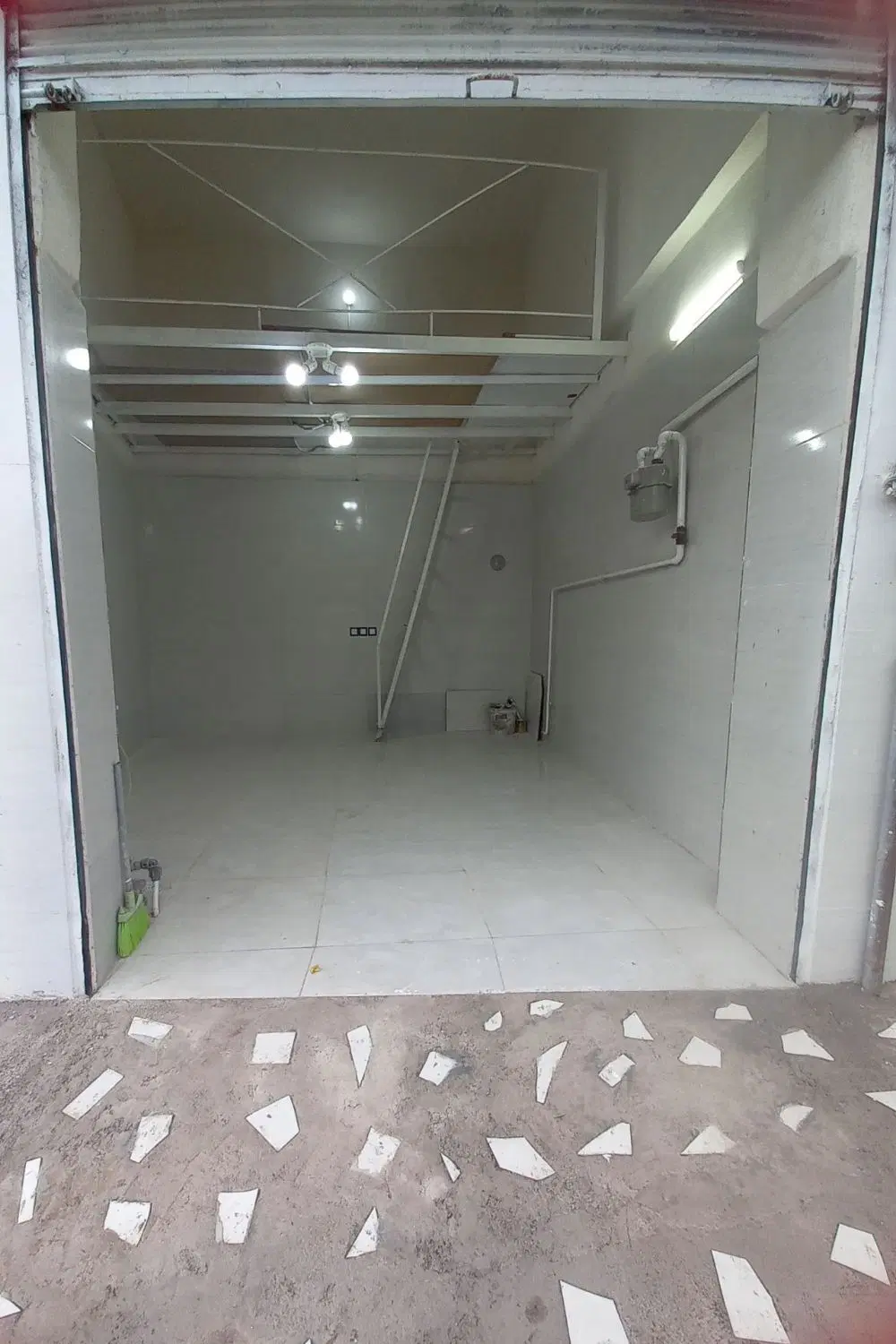 مغازه عرصه وعیان خیابان اصلی