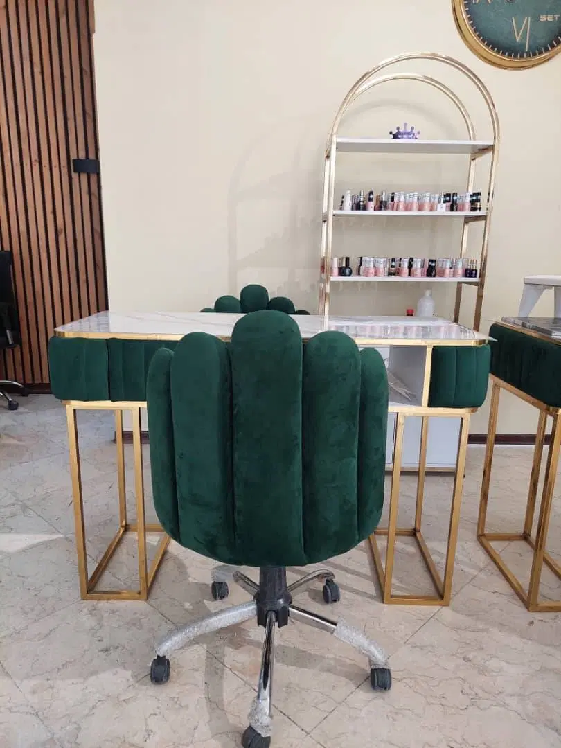 اجاره تخت و میز در محیطی حرفه ای برای ارائه خدمات