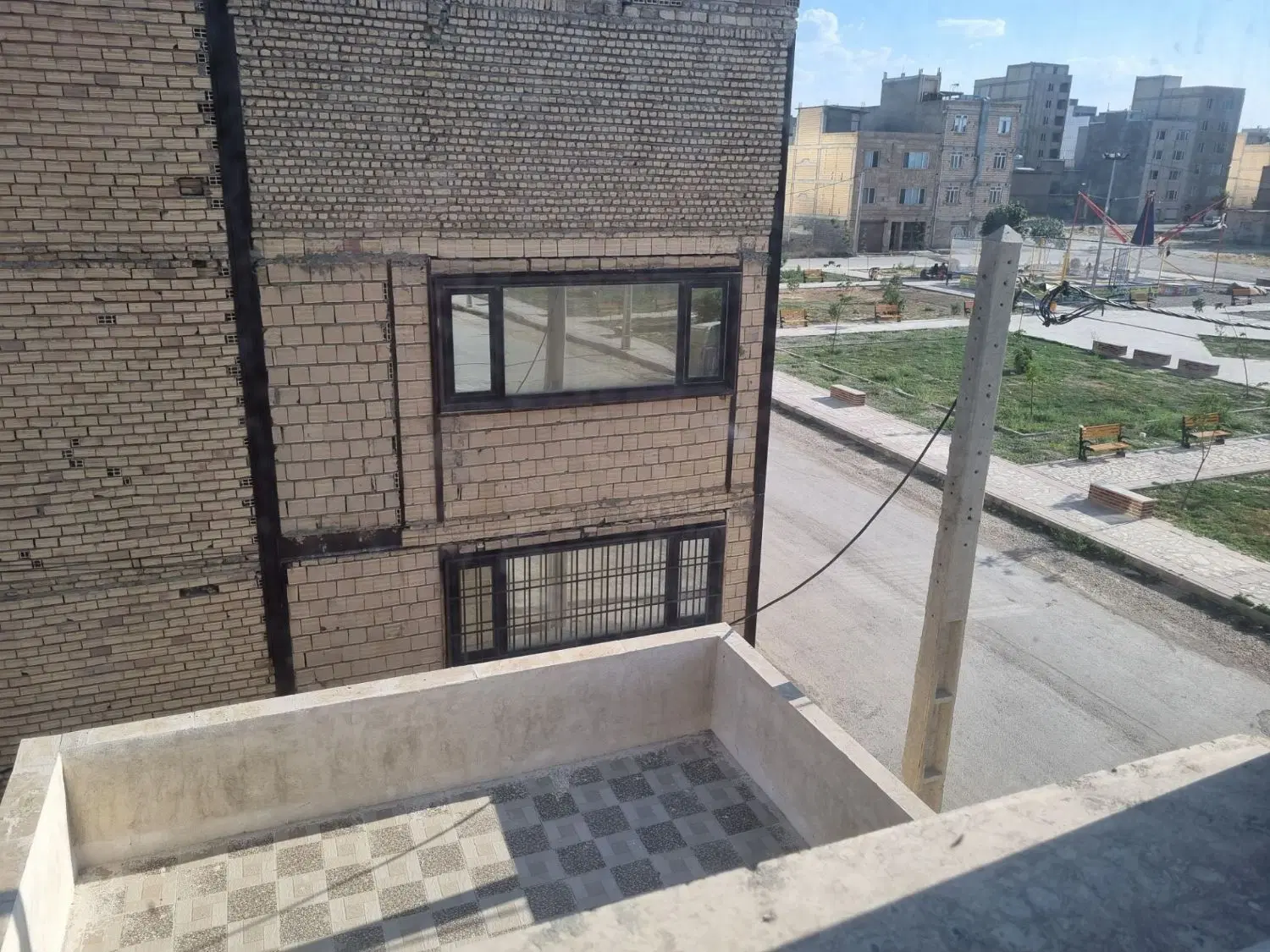 واحد ۱۱۰ متری در شهر گلها