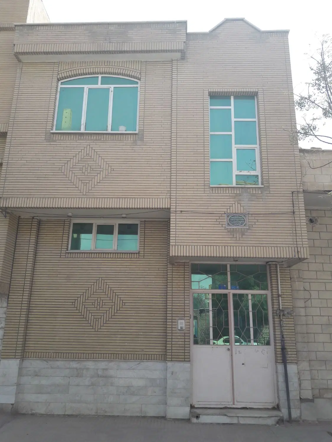 مسکونی با قابلیت تغیر کاربری به تجاری