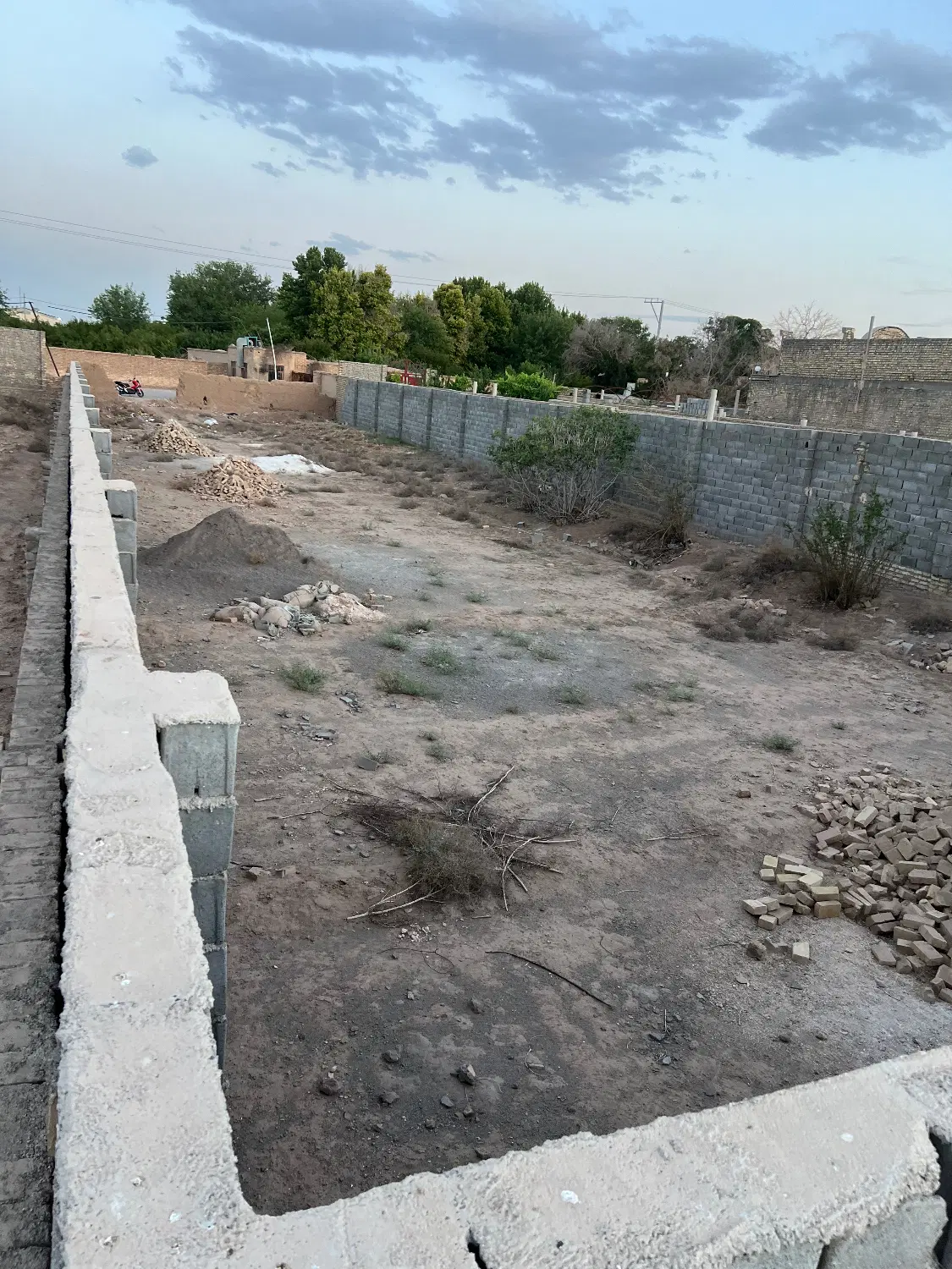 زمین ۱۰۰۰ متری