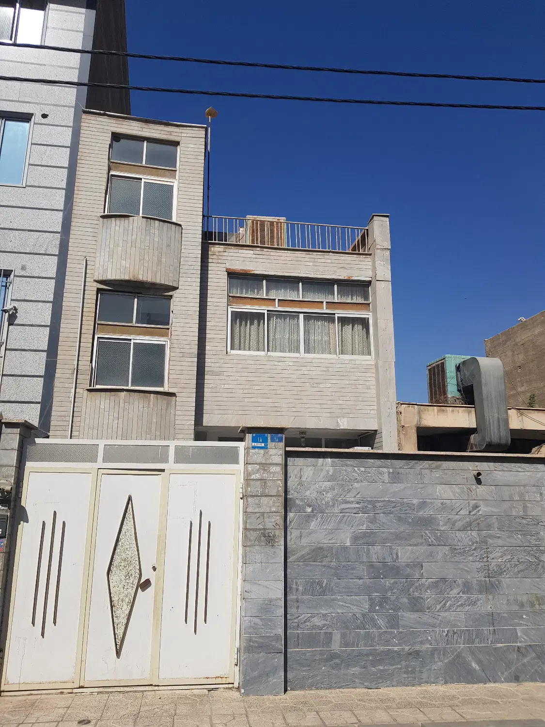 دوطبقه مطهری هر طبقه ۷۰ متر
