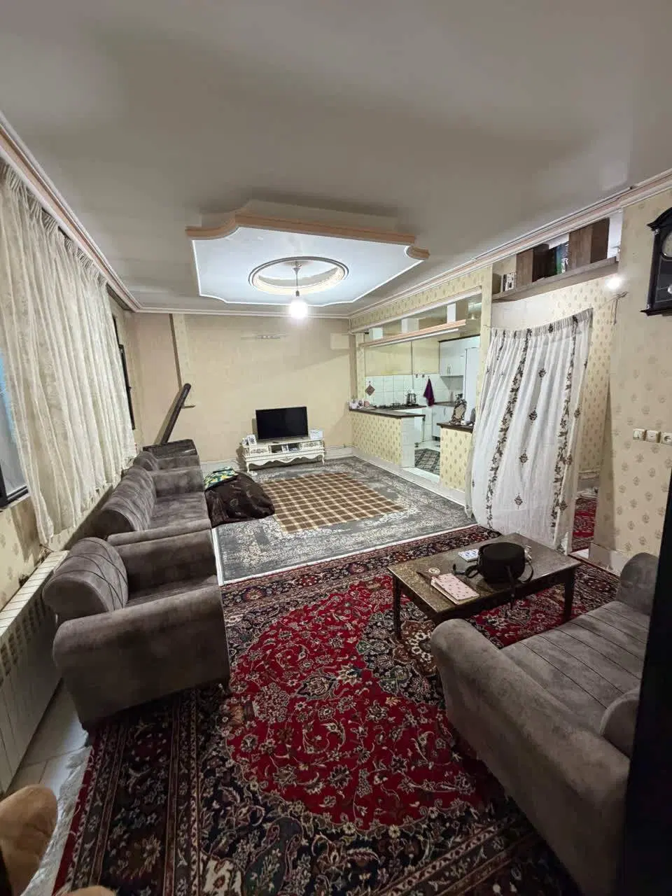 واحد همکف حاشیه
