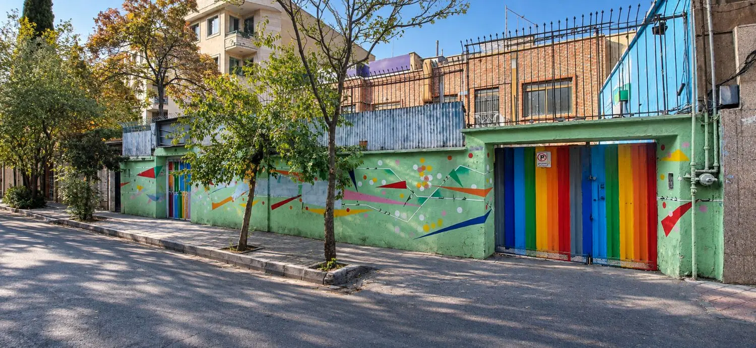 ۷۵۰ متر بنا مستغلات مناسب مدرسه ، خوابگاه و شرکت