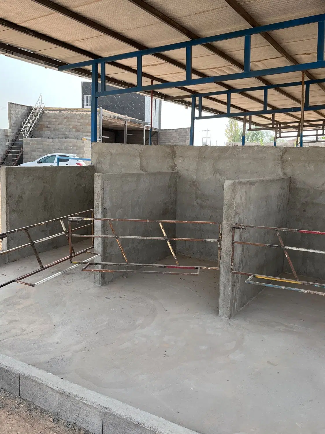 فروش واجاره سوله گاوداری خانه نشیمن۲۶۰۰متری