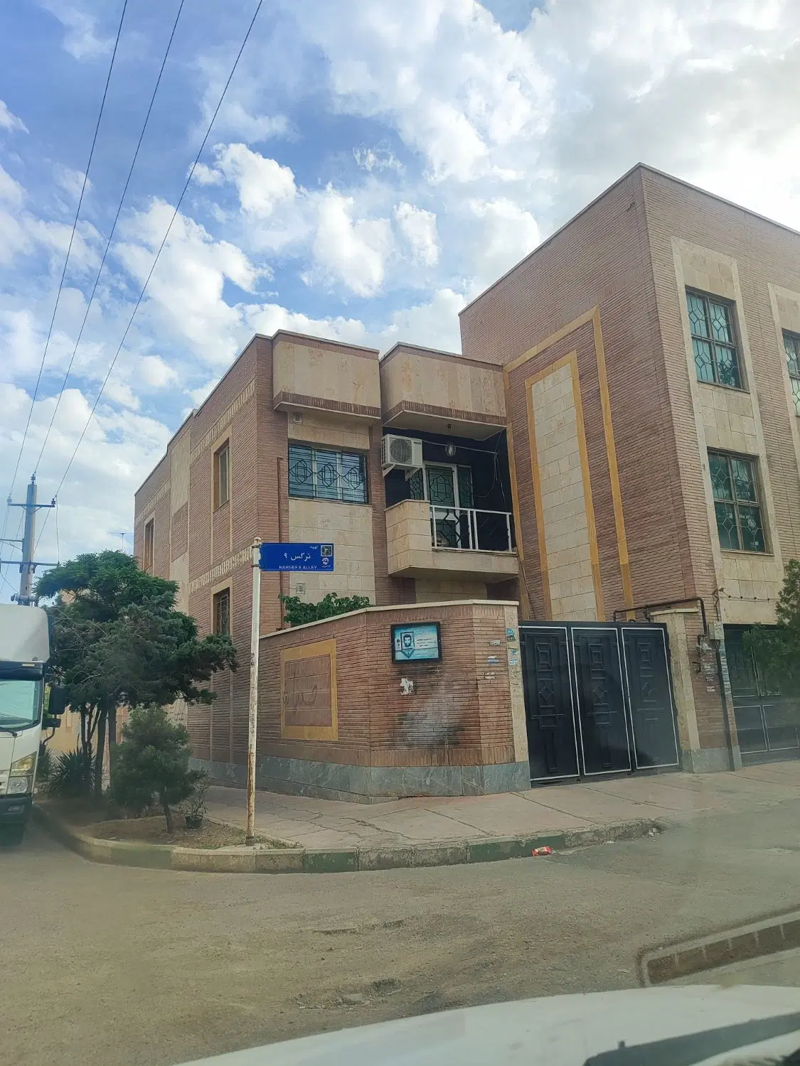 مشاعی نبش ۱۰۵ متر بنا