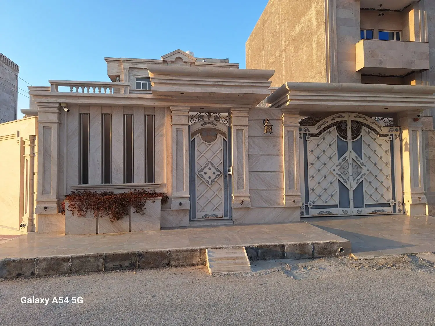 واحد ۹۰ متری نوساز نریمان