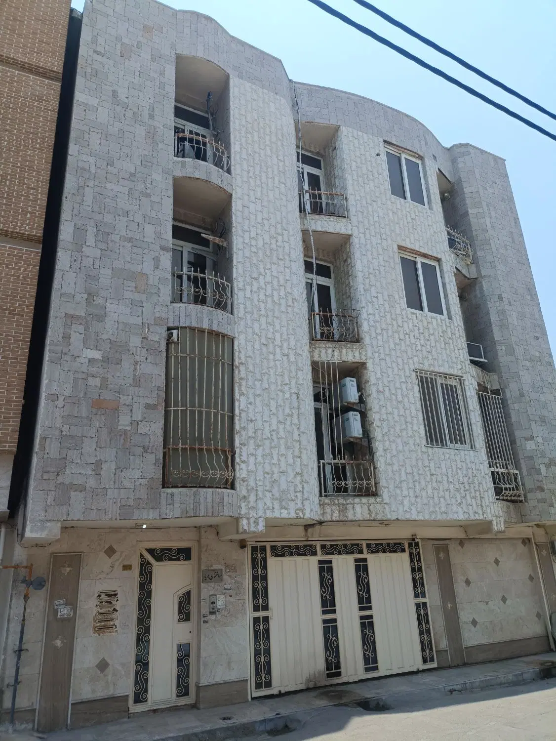 آپارتمان ۱۳۰متری رسالت خ حکمت