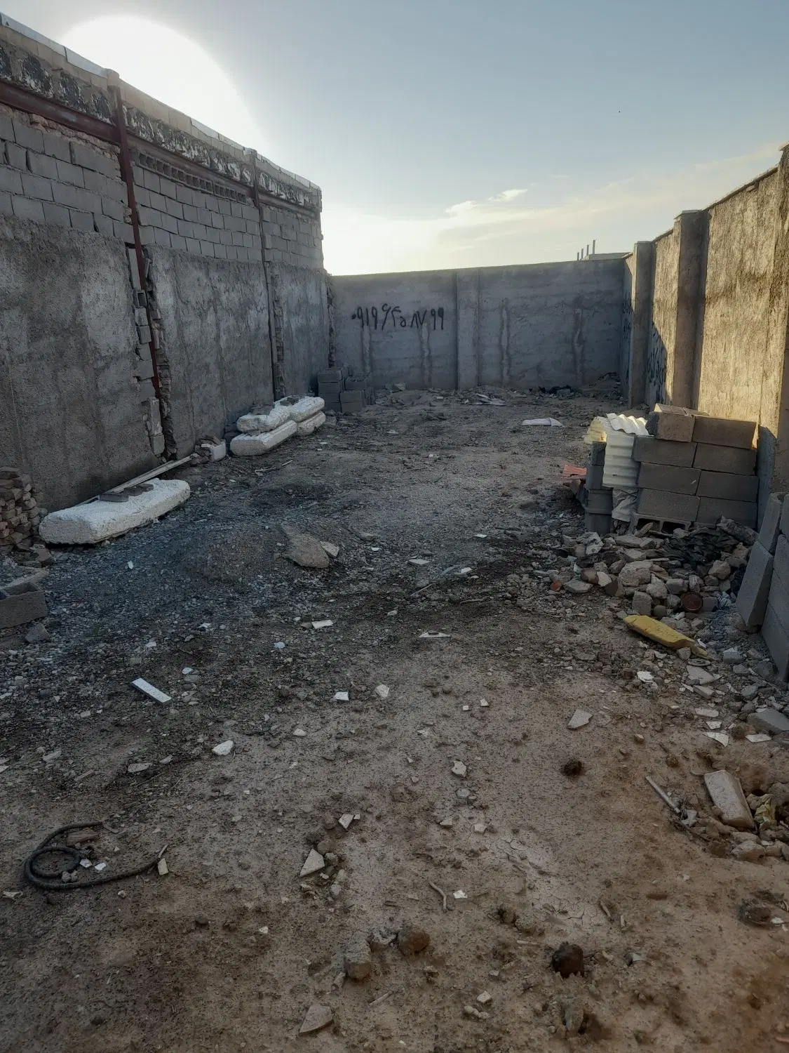 زمین چهاردیواری