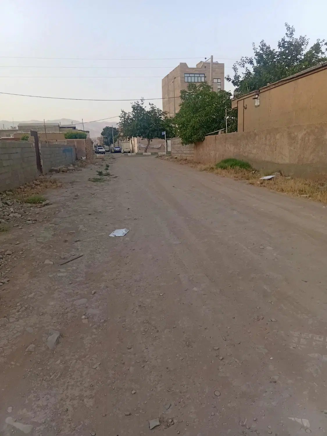 زمین فروشی