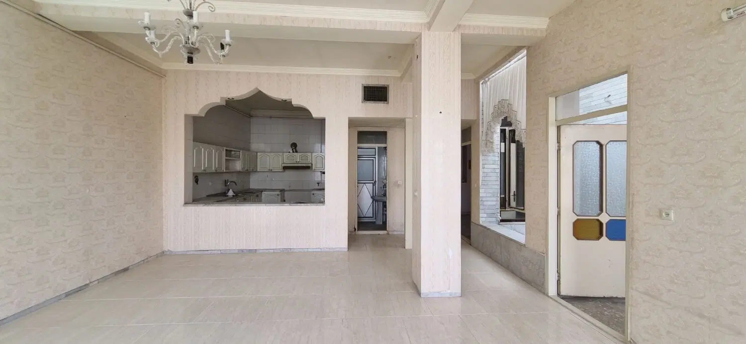 خانه 290 متری همکف دربست حیاط دار و ماشین رو