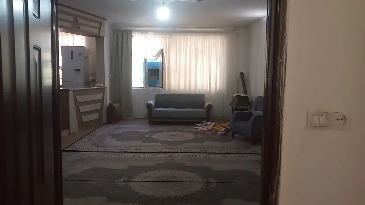 اپارتمان ۹۵ متری در کارمندان دوم