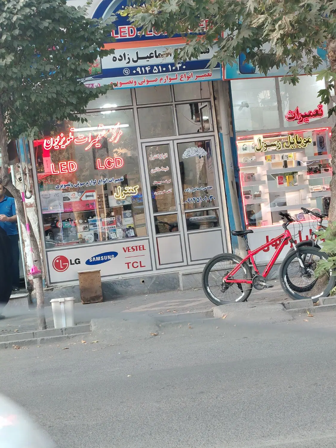 مغازه در میدان امام حسین