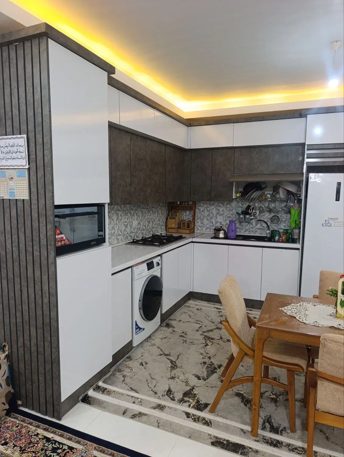 دو طبقه در قبا ۱۹