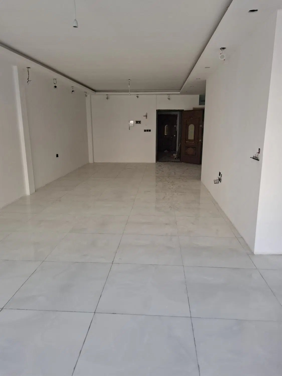 ۱۴۸ متر اول گرمایش از کف حیاط پارکینگ آسانسور