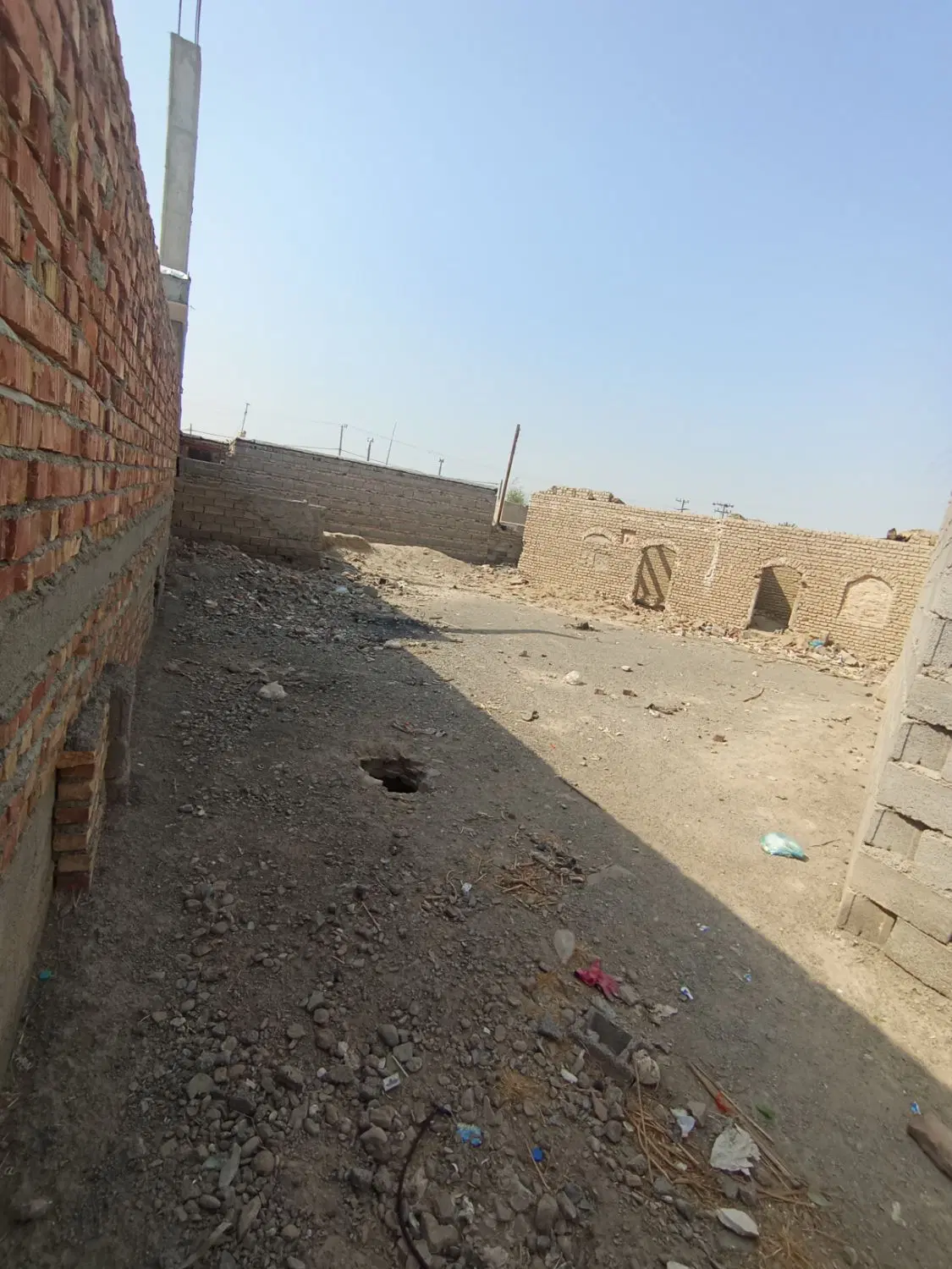 متراژ زمین ۳۰۲ هست