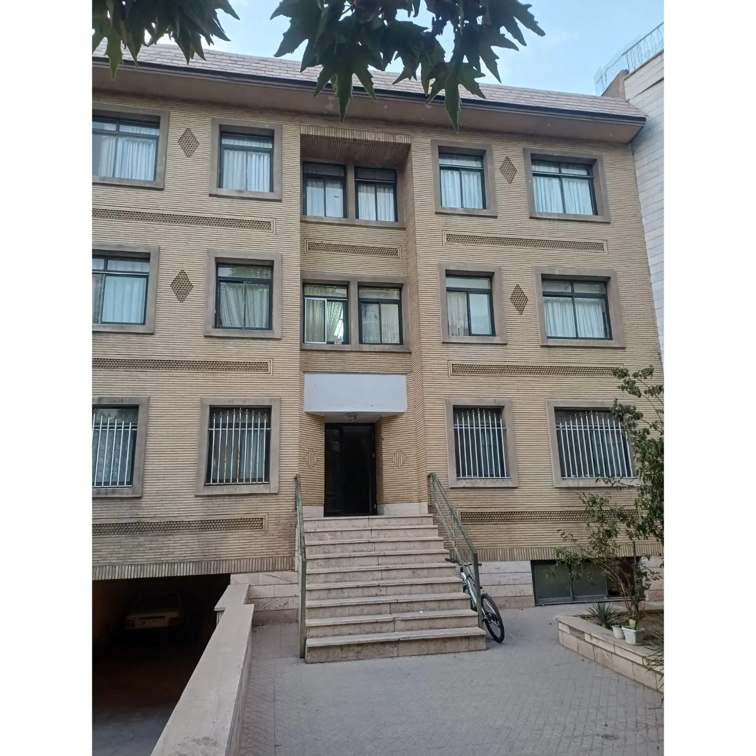خانه یا آپارتمان واحد ۸۱ متری فقط فروش