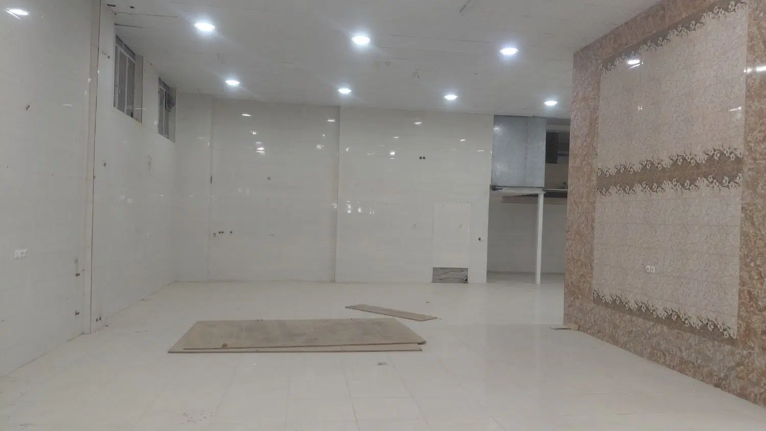 رهن و اجاره واحد تجاری 300 متری