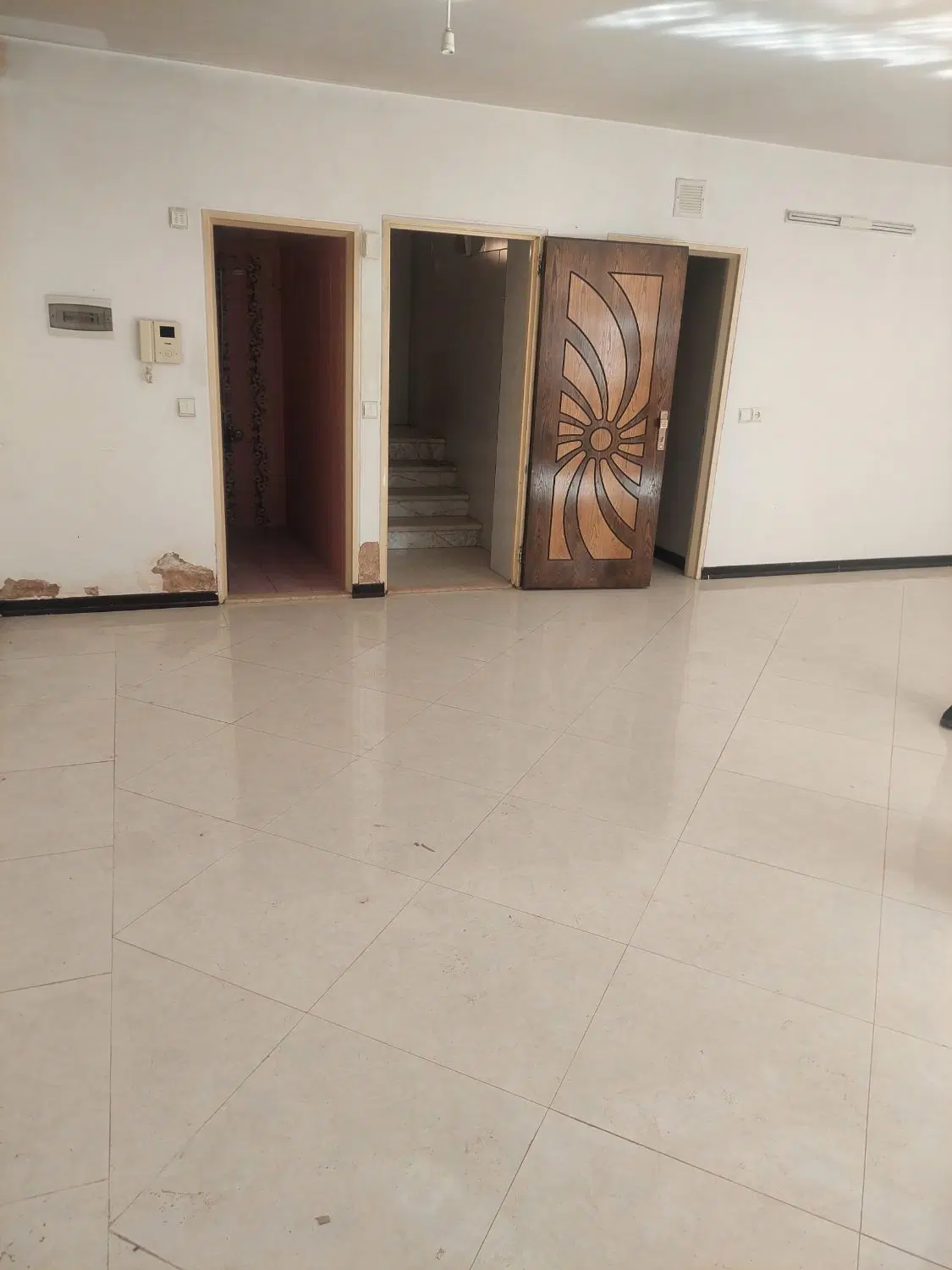 خانه یه خوابه همکف درب به پارکینگ