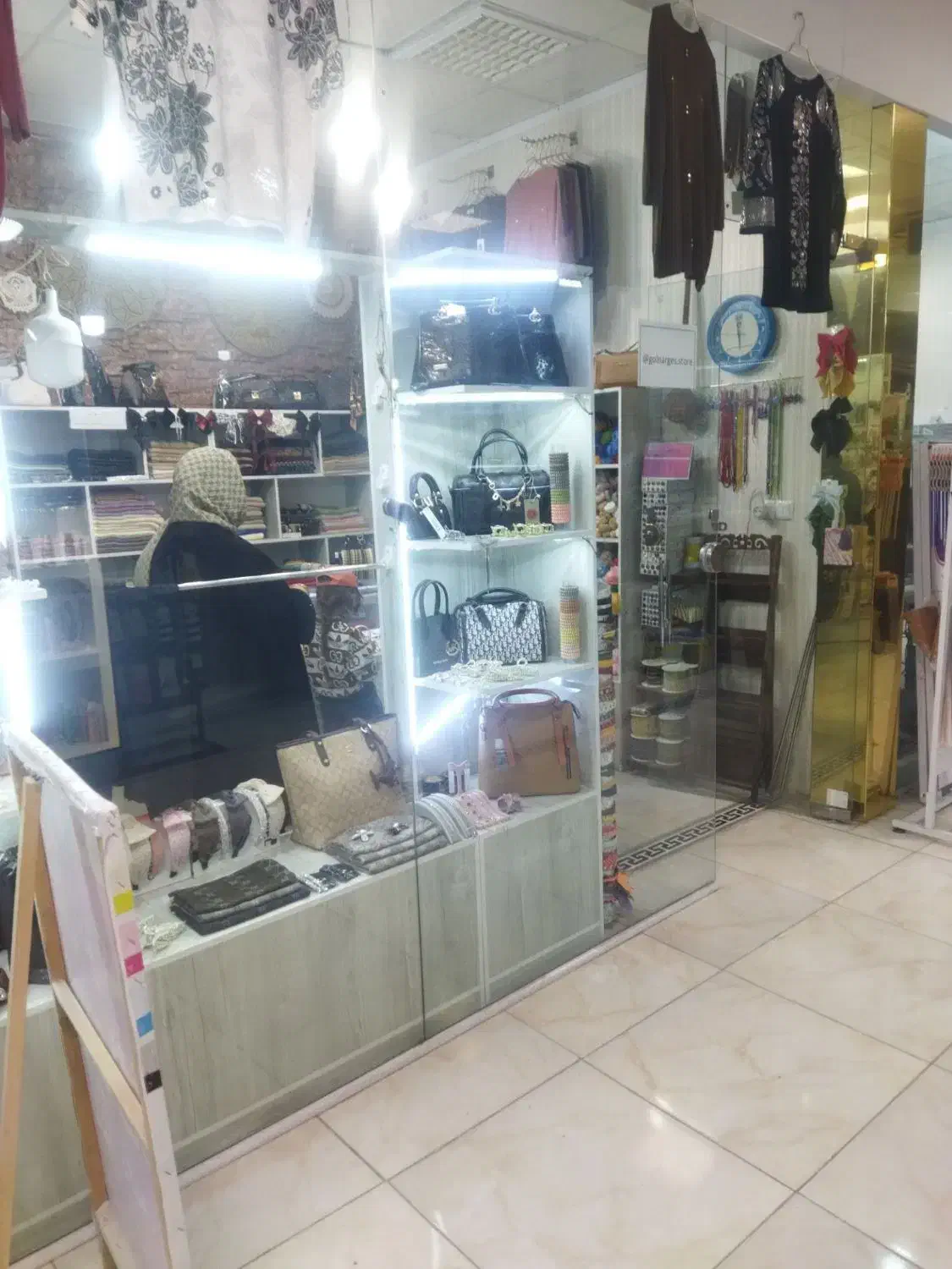 مغازه ۱۲متری و۱۴متری بازار مسکن چهارراه مطهری