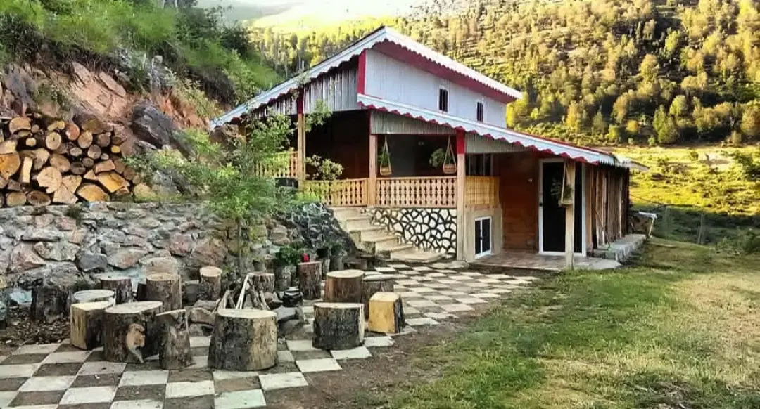 کلبه چوبی جنگلی