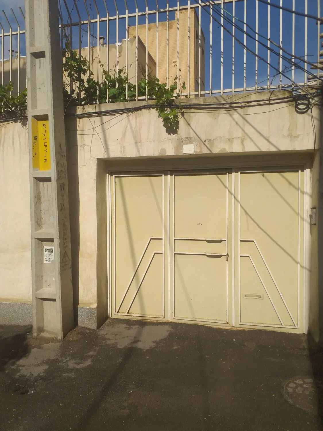 حیاط مسکونی ۲نبش جبارنایب سنگتزاشان