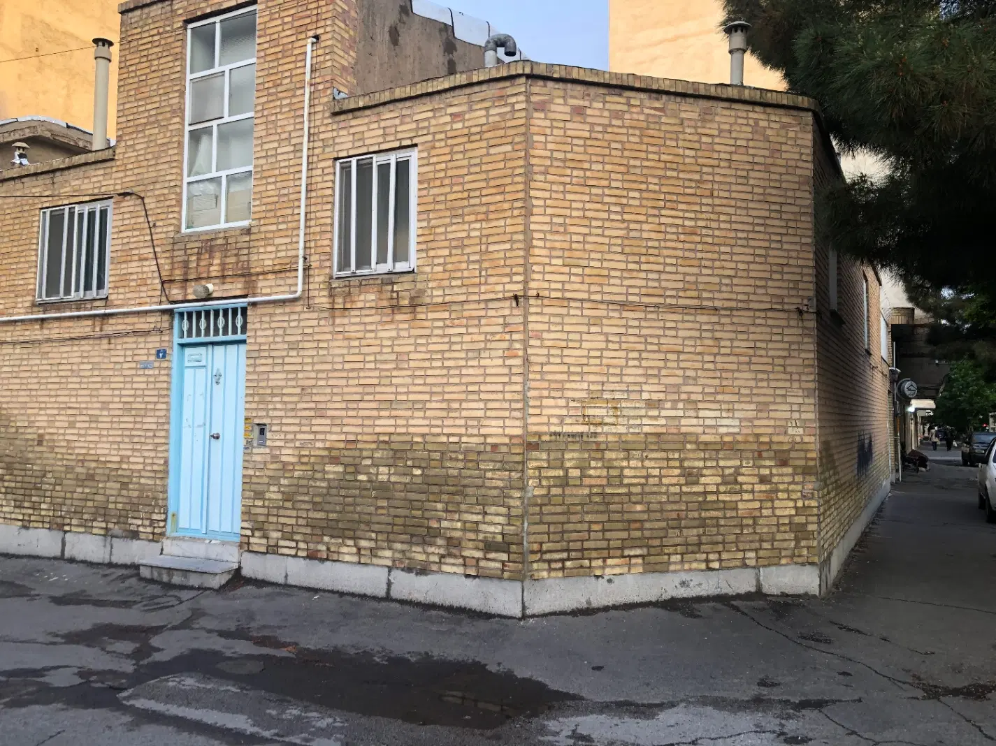 ورزش ۲۰۶متر تجاری مسکونی ( دامپزشکی پامچال اخونی )